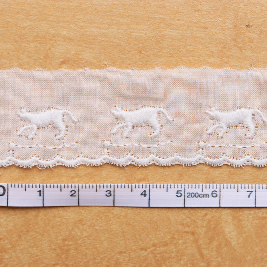 綿レース ねこ柄 白 14ｍ巻 CL1371-00（歩く）